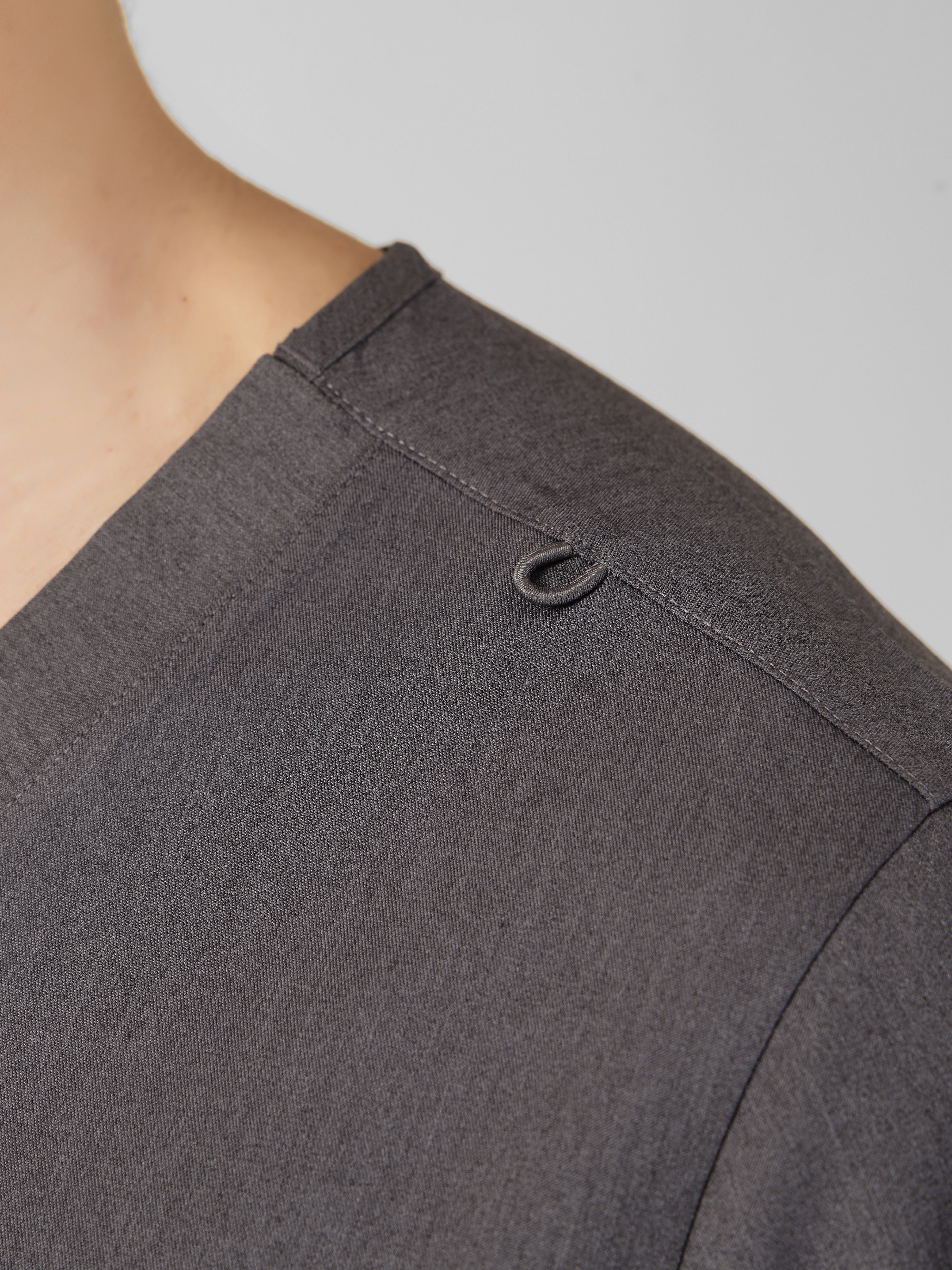 Men's V-Neck 2 Pocket Scrub Top